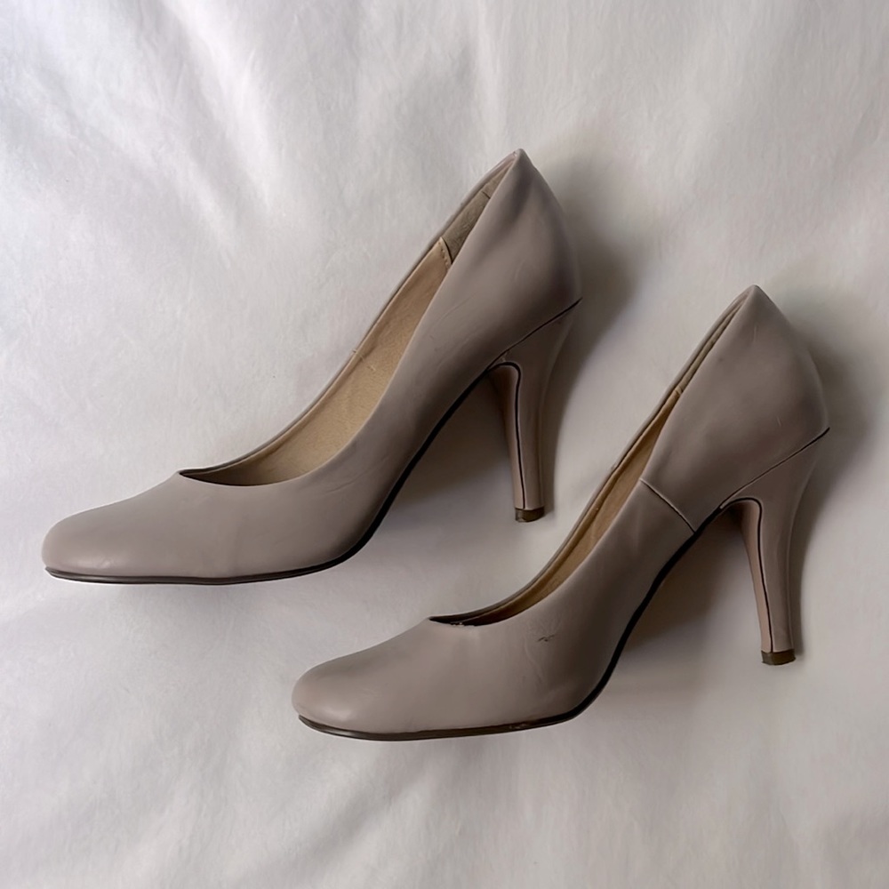 City Classified Cream/Pink Heels — Size 8